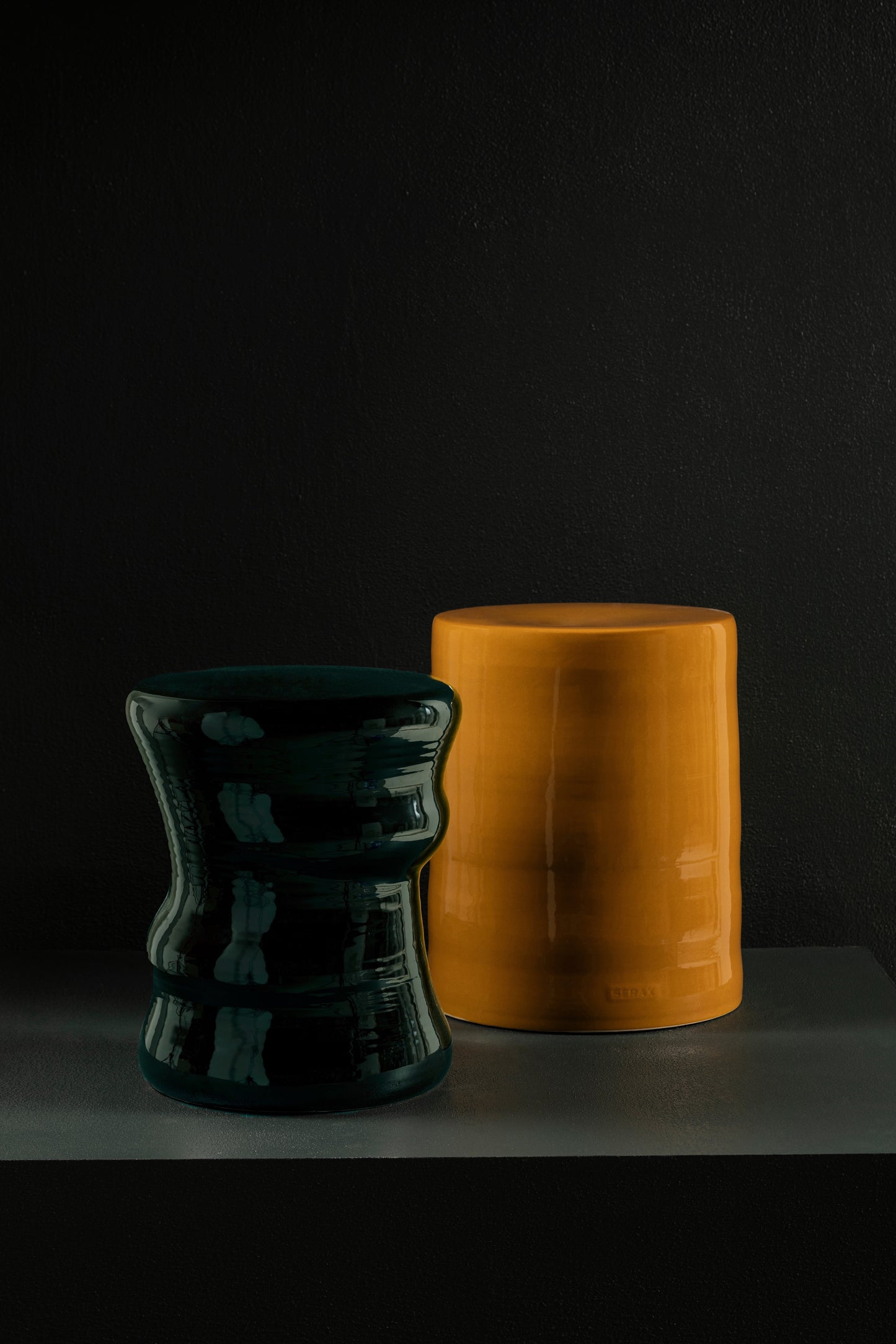 TAVOLINO D'APPOGGIO IN CERAMICA