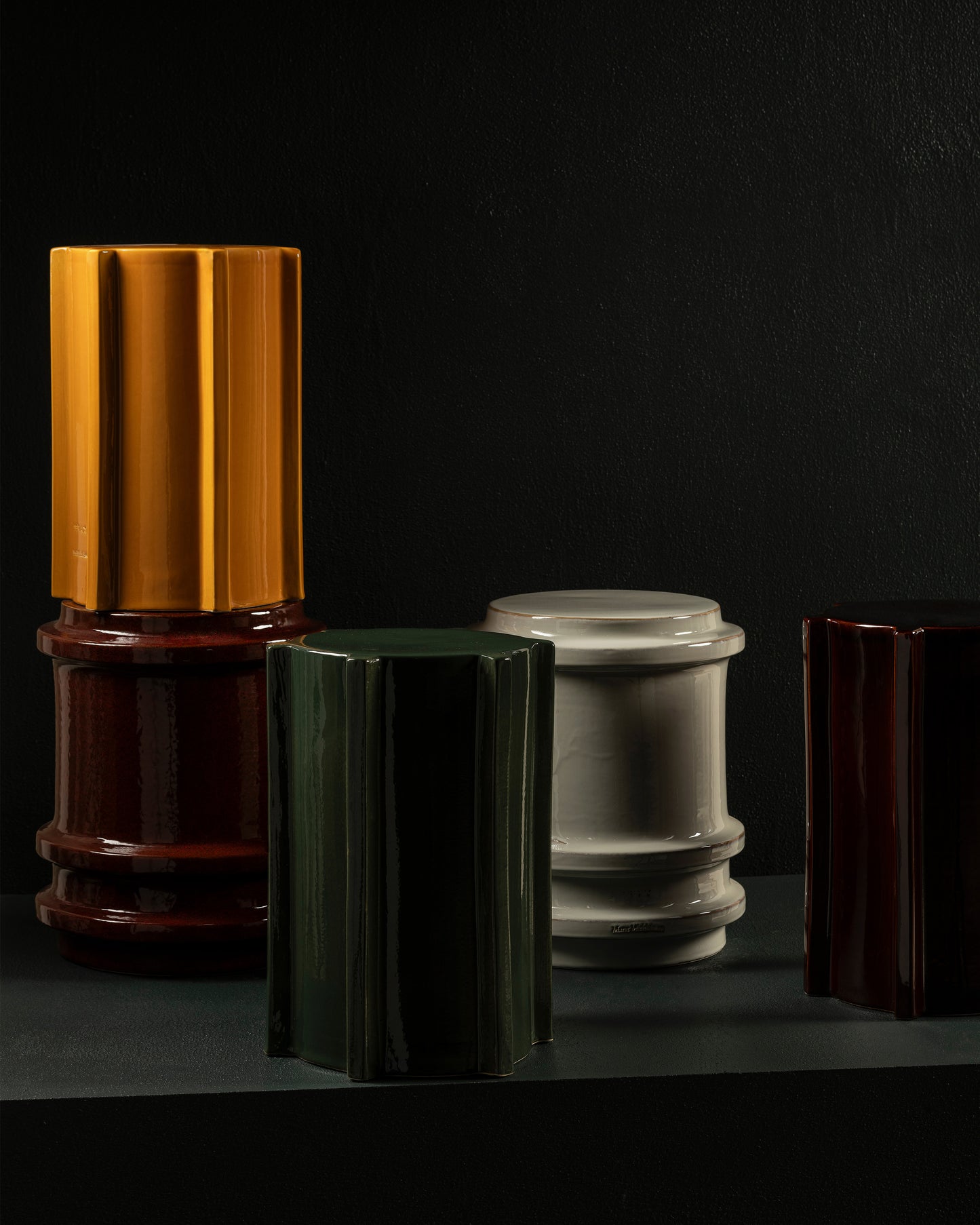 TAVOLINO D'APPOGGIO IN CERAMICA